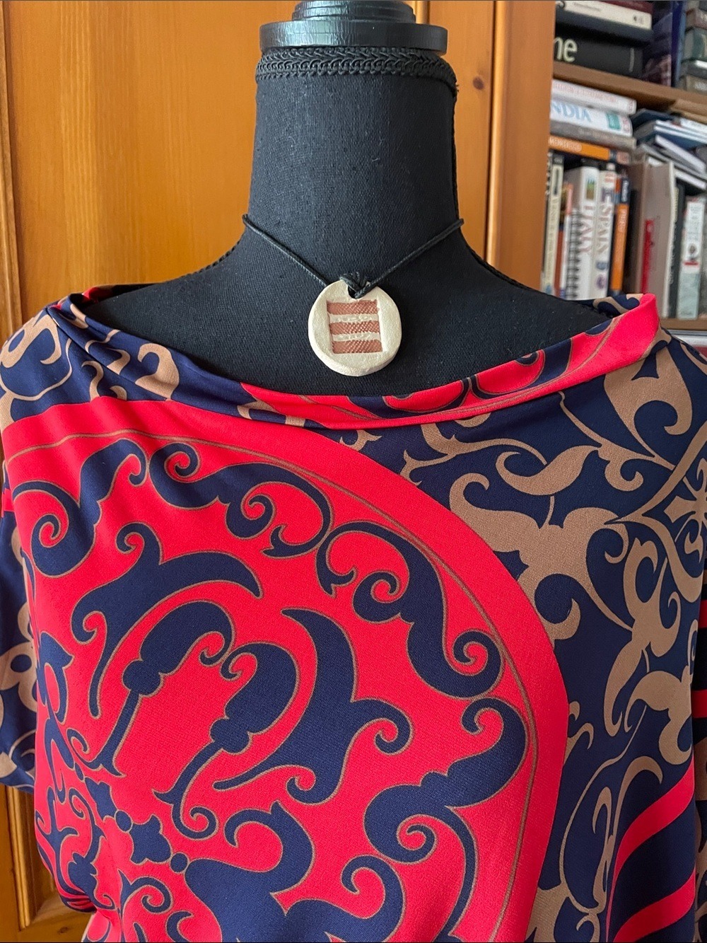 🇨🇦 Asymmetrical Women's Draped Print Blouse in Navy, Red & Beige - One Size - Picture 2 of 11